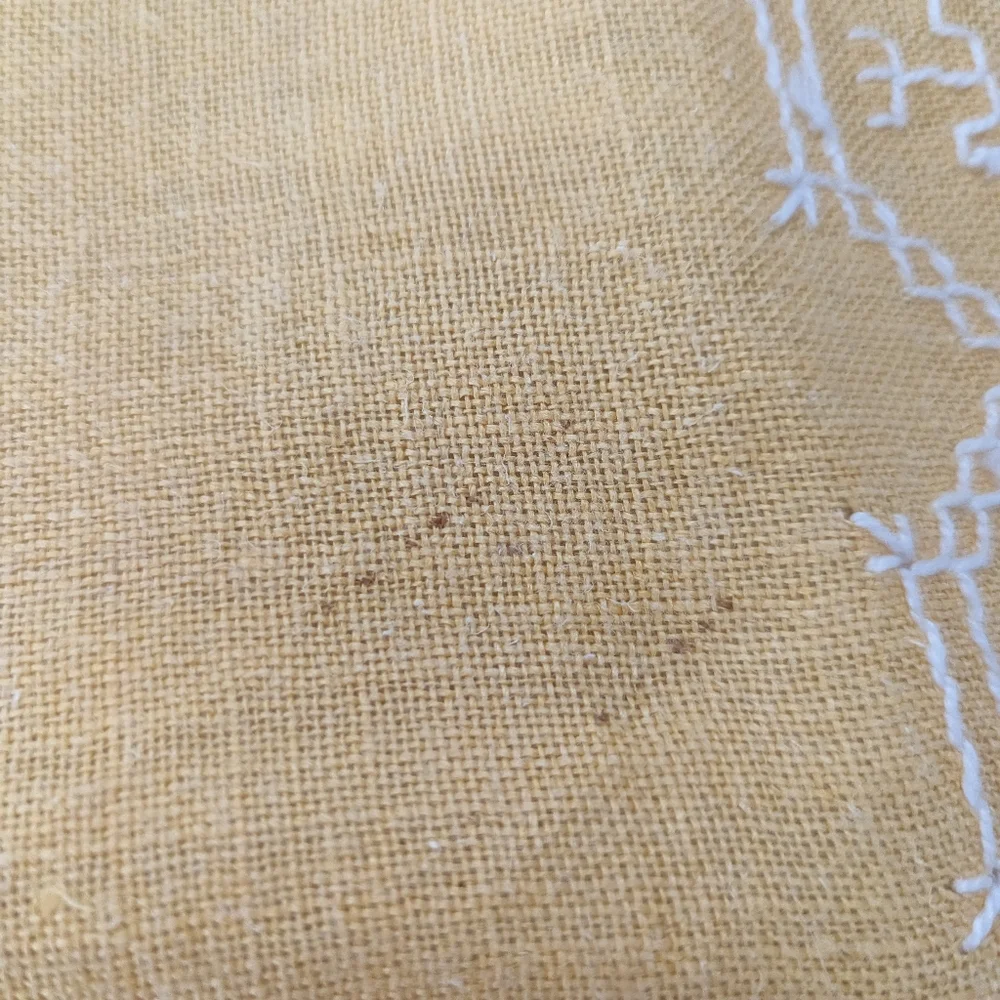 VTG MCM Yellow W White Embroidery Linen Doily Dresser  Table Scarf, Runner 42